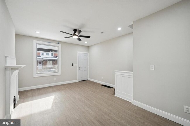 Building Photo - 2165 Conlyn St