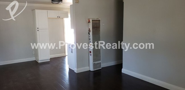 Building Photo - 16285 Live Oak St