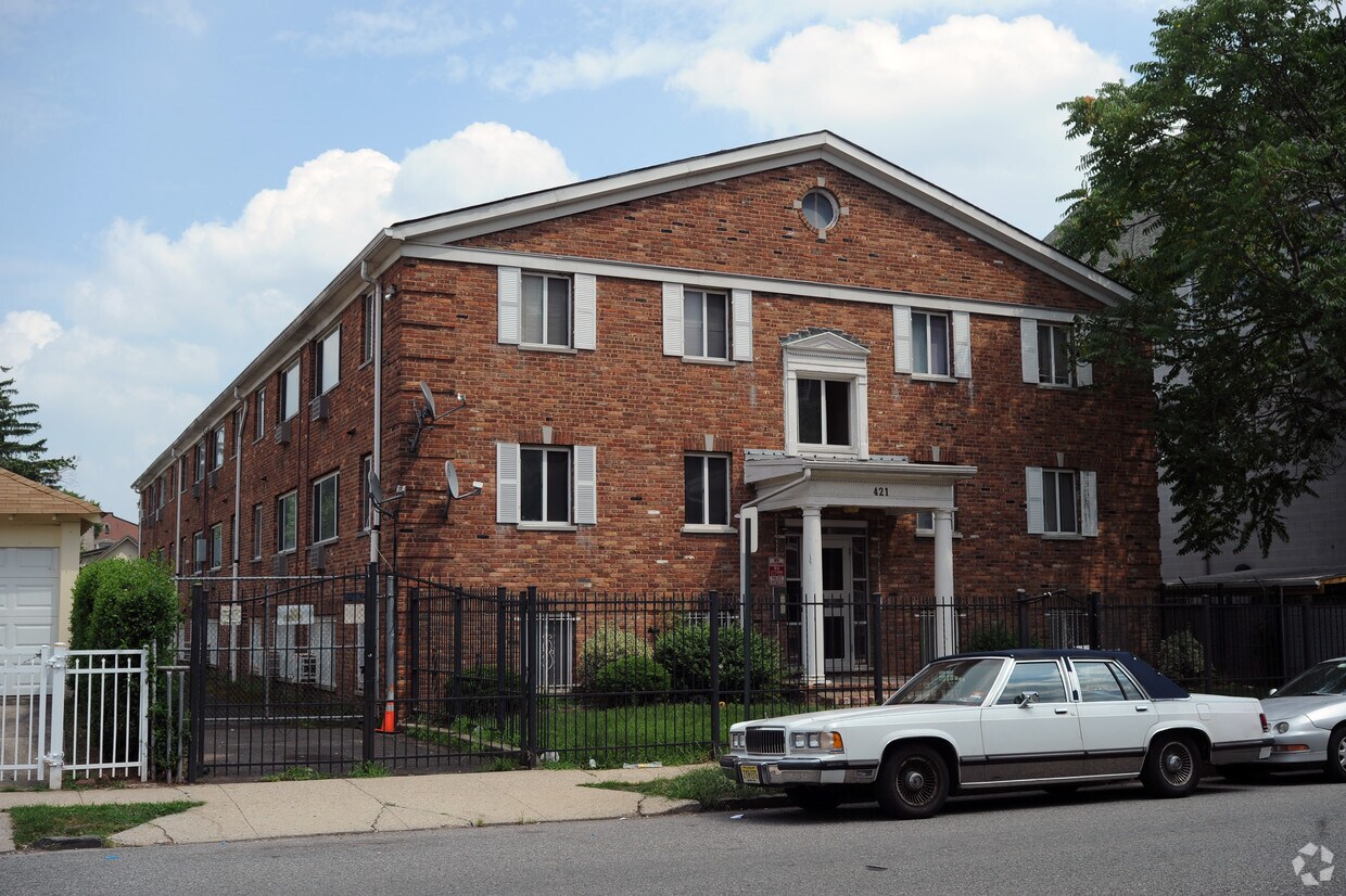Foto del edificio - 417-421 Irvington Ave