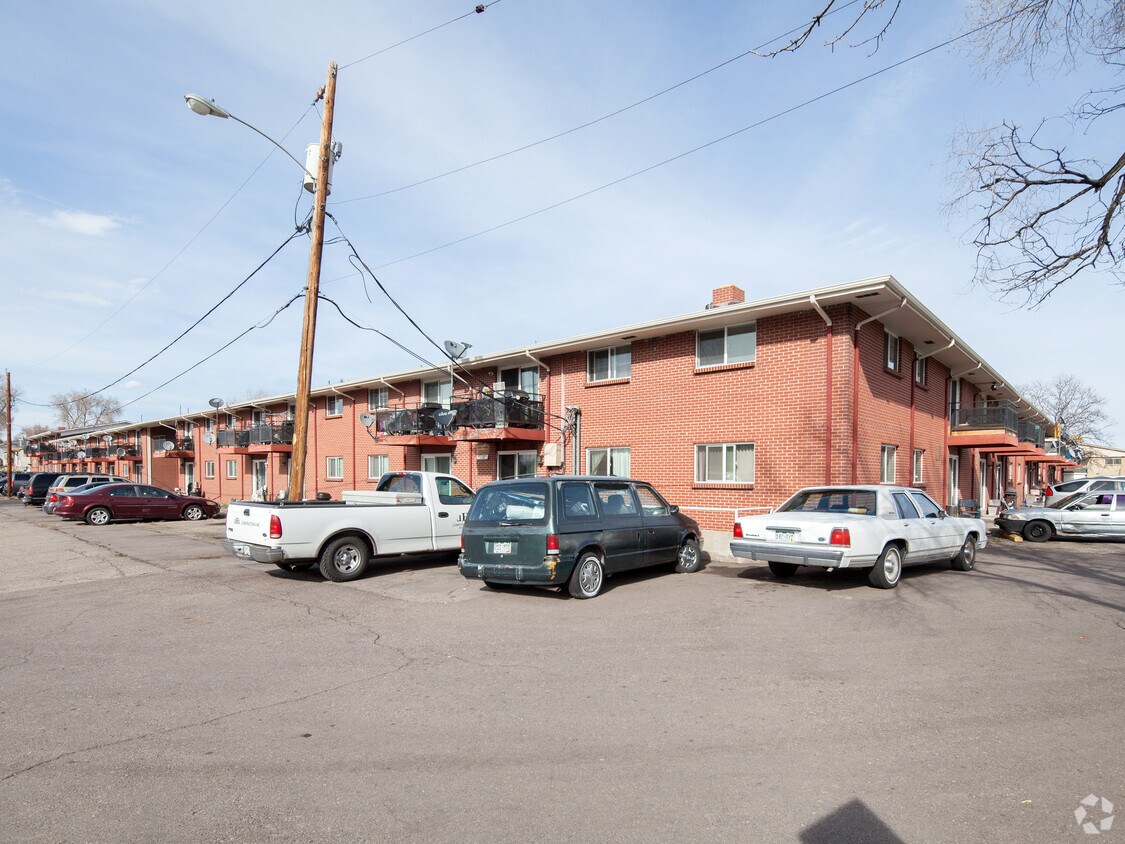 Fenton Garden - Fenton Garden Apartments
