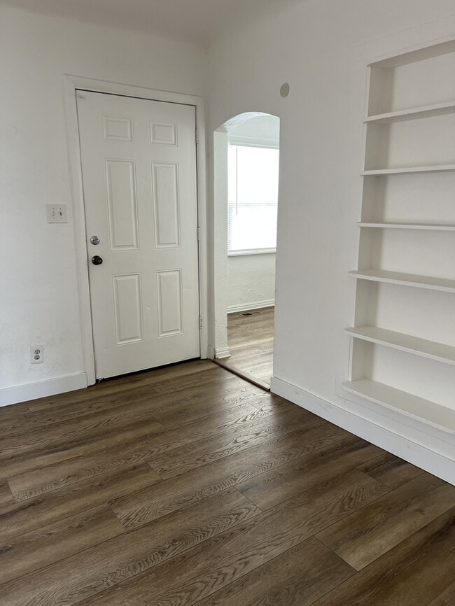 Building Photo - 83 E Pinehurst St