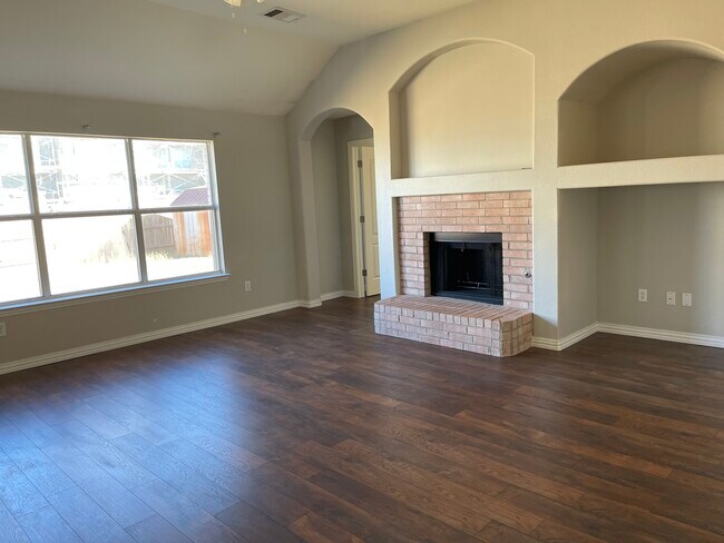 Building Photo - 2214 Monarch Dr