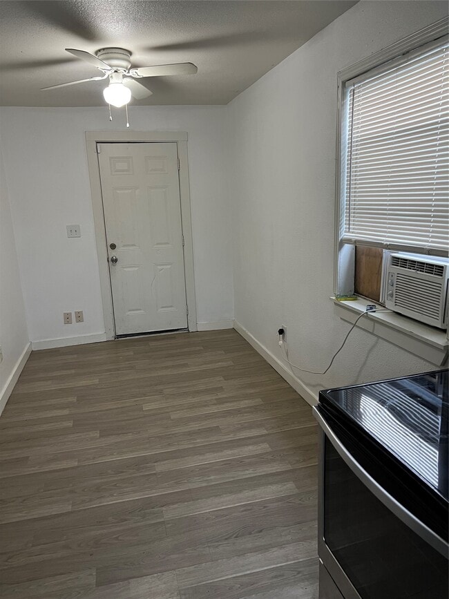 Building Photo - 7909 Brutus St