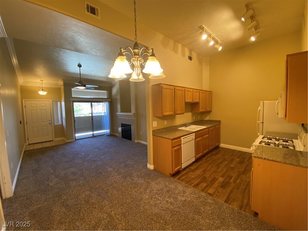 Foto principal - 8985 S Durango Dr