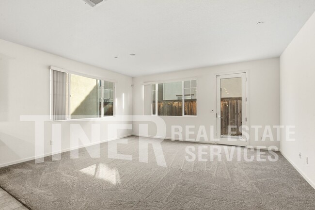 Foto del edificio - 3786 Samuelson Way