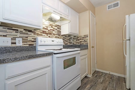 Building Photo - 2701 Green Oaks Rd