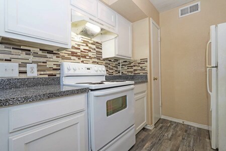 Foto del edificio - 2701 Green Oaks Rd