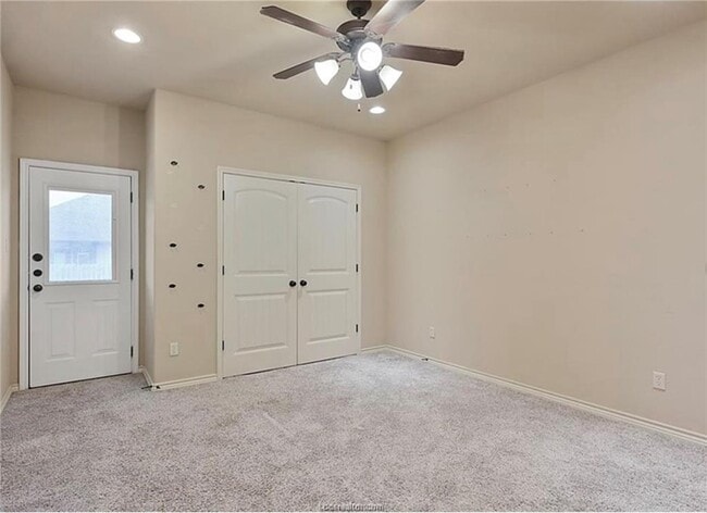 Building Photo - 418 Hayes Ln
