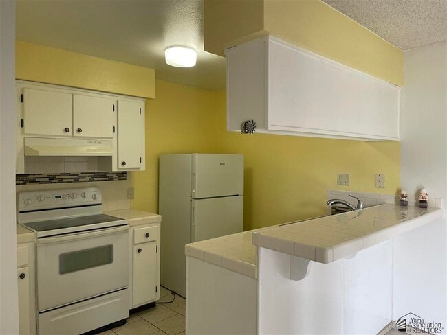 Building Photo - 1250 W 20th Pl