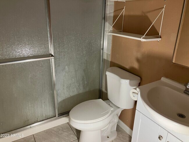 Foto del edificio - 1750 E Oak St