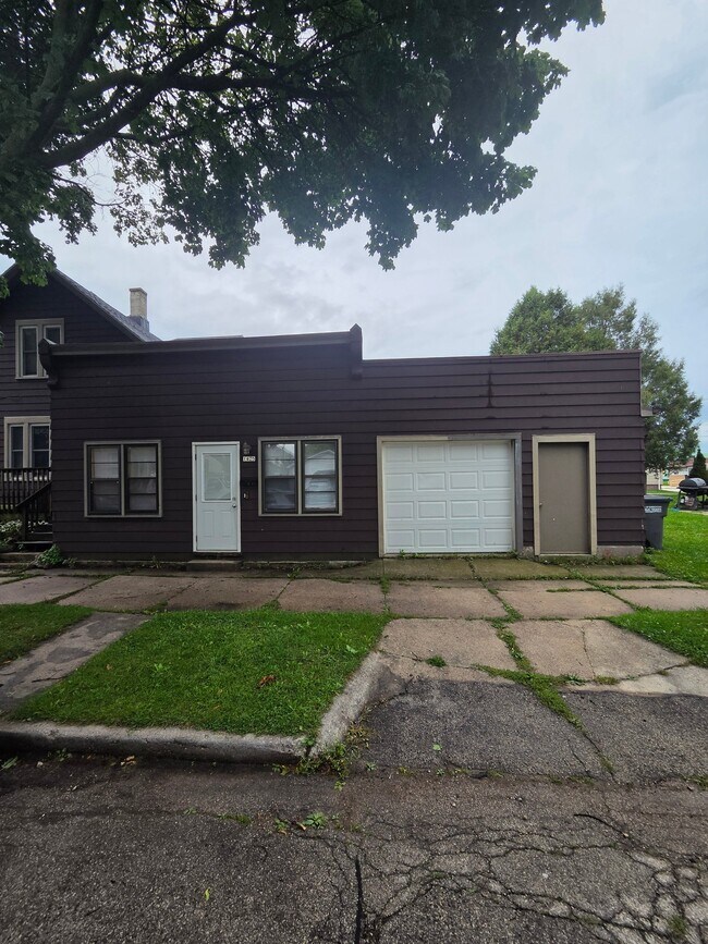 Building Photo - 1425 Bluff Ave