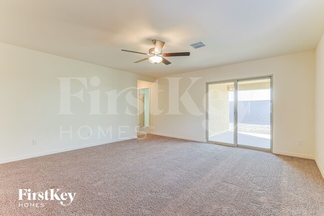 Foto del edificio - 1067 W 20th St