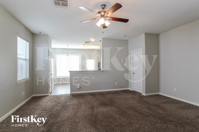 Foto del edificio - 12911 Pine Meadows St