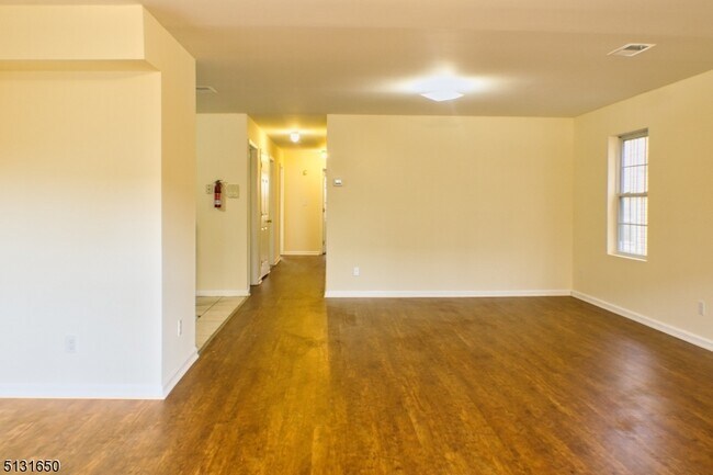 Foto del edificio - 183 Chancellor Ave