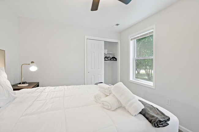 Building Photo - 6532 Summerton Way