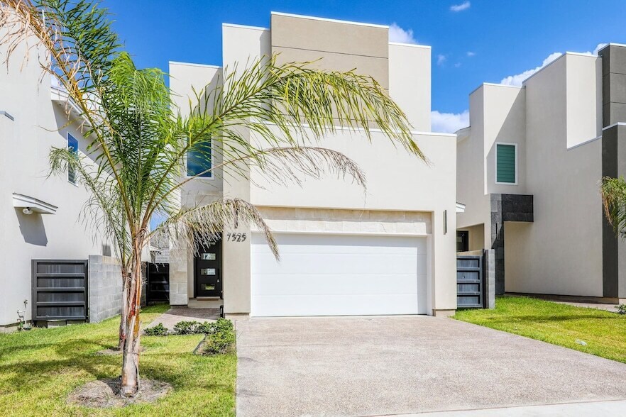 Foto principal - 7525 Cresta Bella St