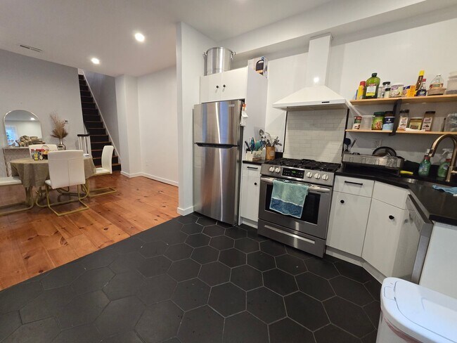 Photo - 3146 Richmond St Apartment