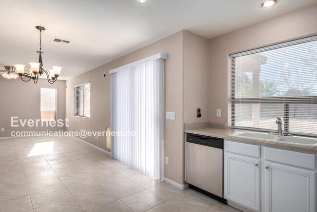 Foto del edificio - 42581 W Michaels Dr