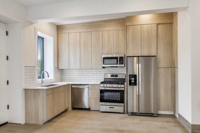 Foto del edificio - 2023 N Drake Ave