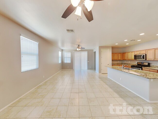 Foto del edificio - 41038 W Portis Dr