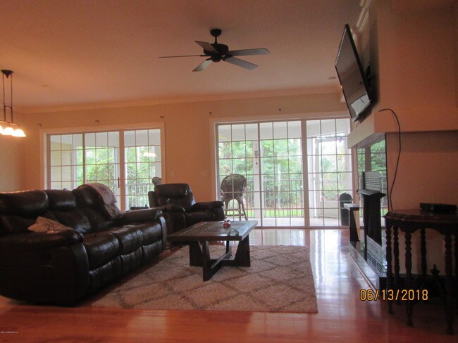 Foto del edificio - 350 N Shore Cir