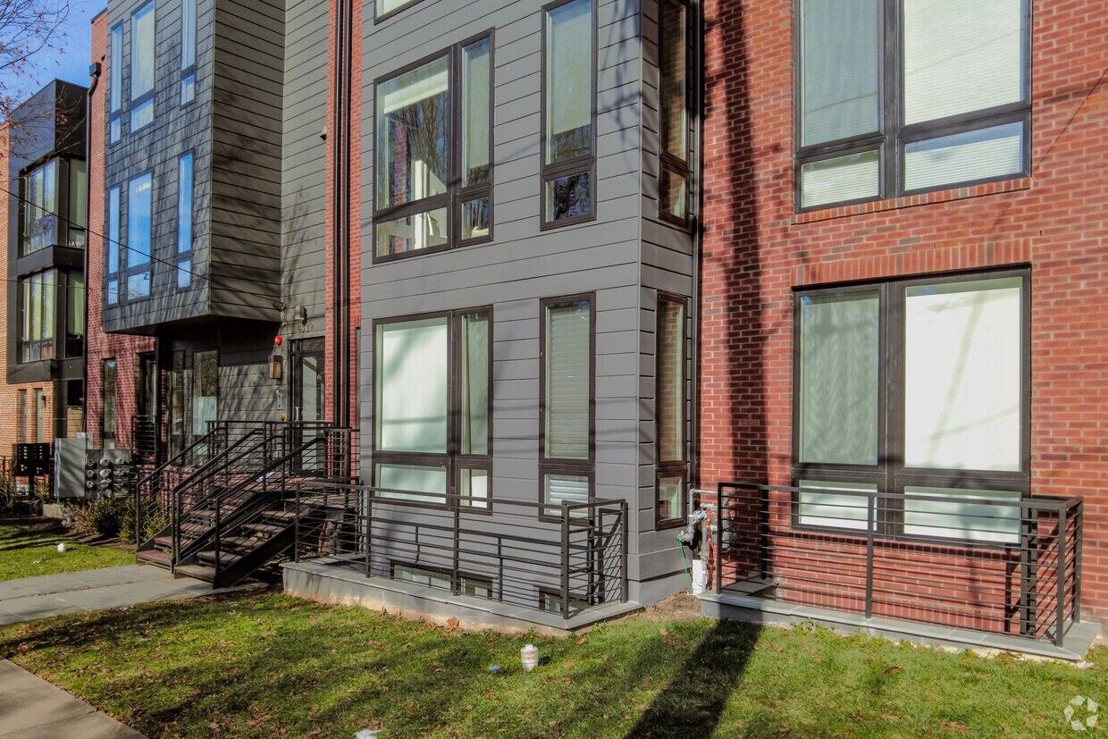 Foto del edificio - 4339 Harrison St