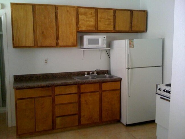 Building Photo - 1110 E 200 S