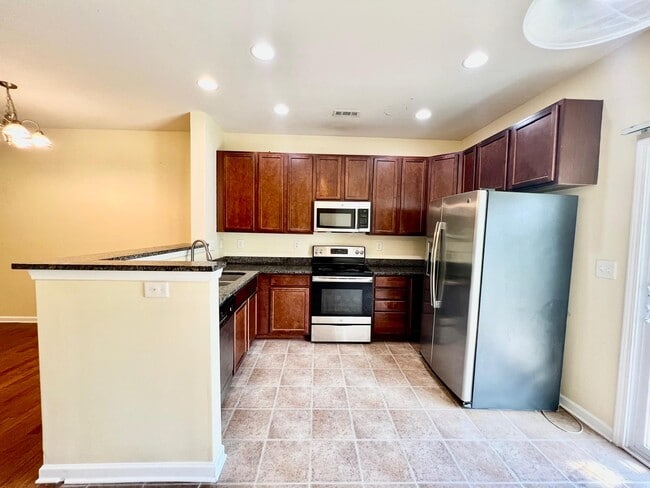 Building Photo - 7111 Adare Mews Rd