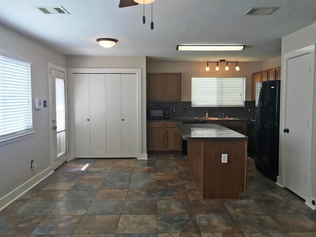 Foto del edificio - 26885 Kings Park Hollow Dr