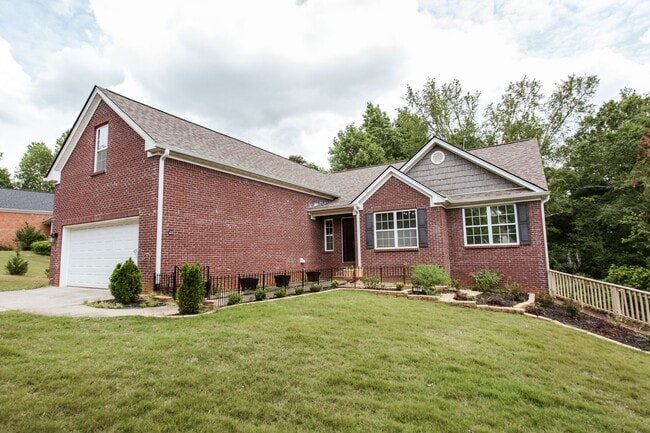 Foto del edificio - 137 Bristol Woods Dr