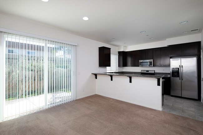 Building Photo - Spacious Two Bedroom Townhouse in Imperial...