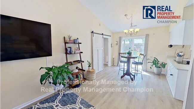 Foto del edificio - Updated 3 BD/2 BA Plus Office with Attache...