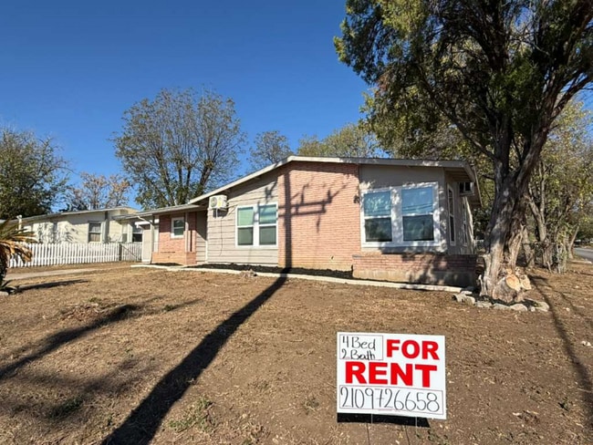 Photo - 331 Lanark Dr House