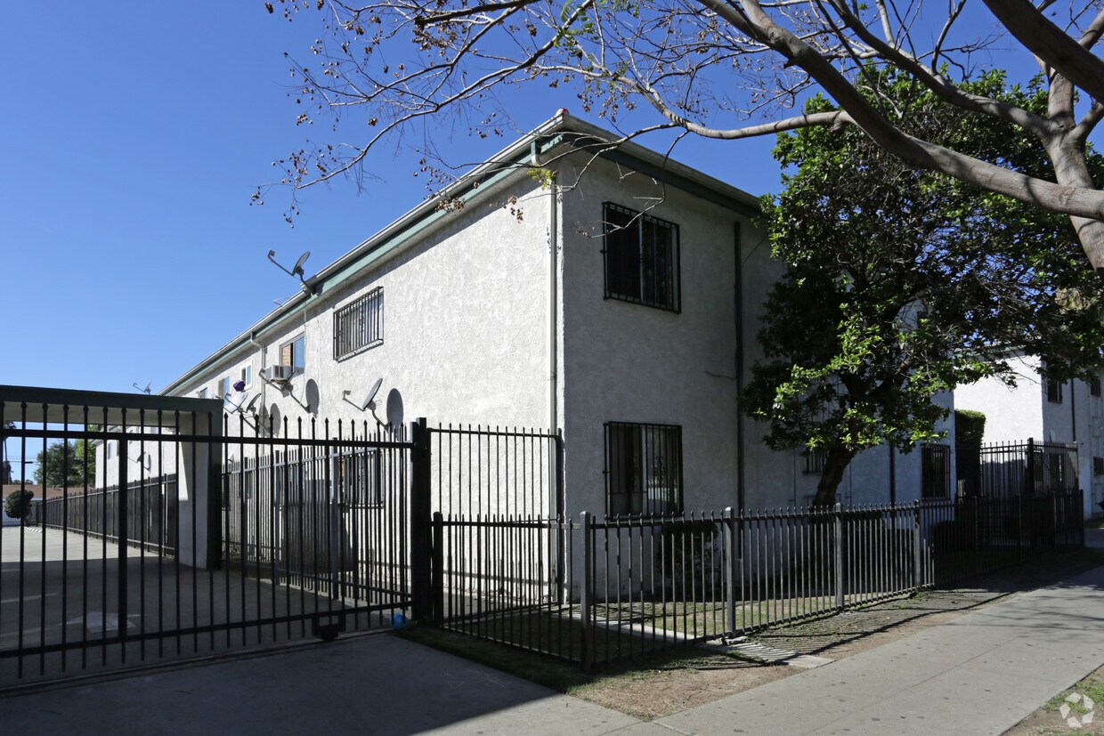 Primary Photo - 6867 Long Beach Blvd