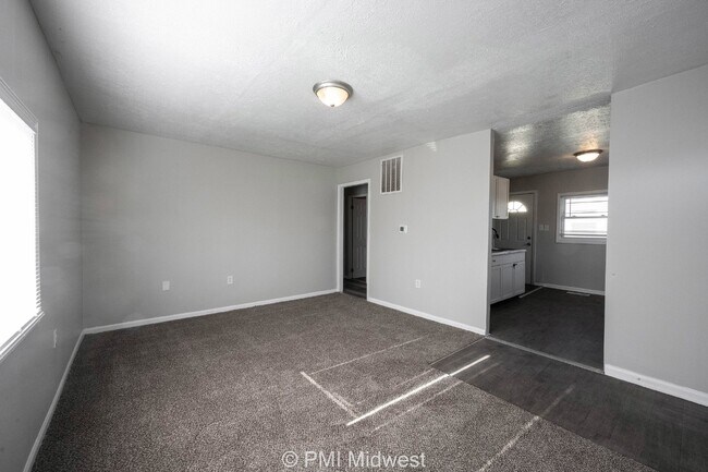 Foto del edificio - Charming 2-Bedroom Home with 725 Sq Ft in Indianapolis, IN - Must See!