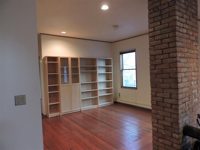 Building Photo - 54 Howard St