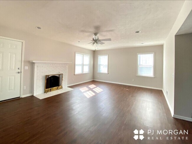 Foto del edificio - 4 Bedroom, 2 Bathroom House For Lease