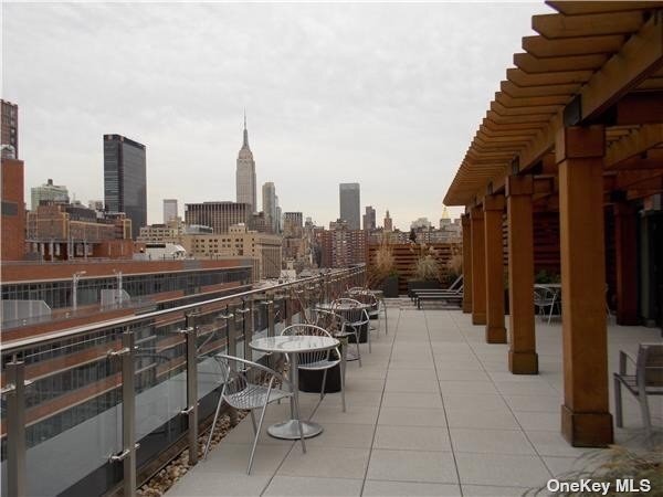 Building Photo - 540 W 28th St