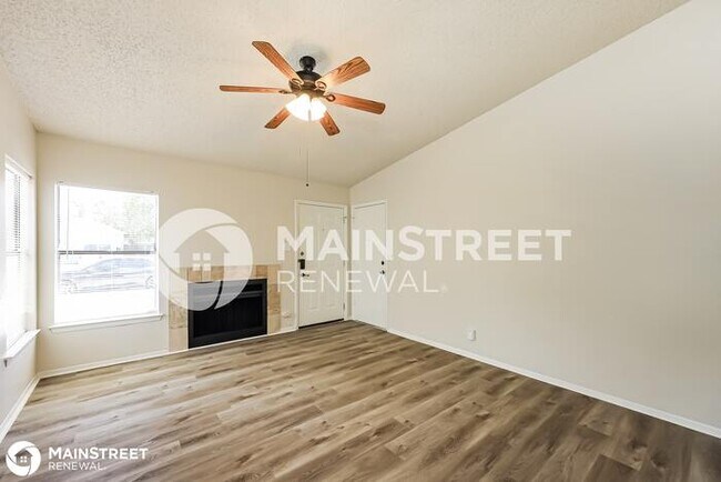 Building Photo - 10003 Birch Field Dr