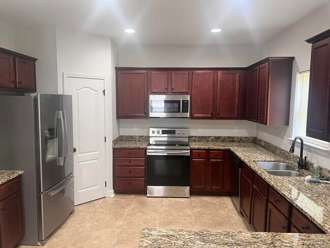 Foto del edificio - 411 Serene Ct