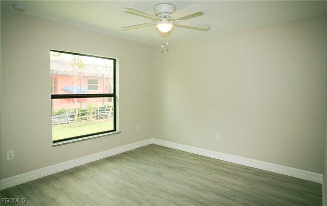 Foto del edificio - 8445 Coral Dr
