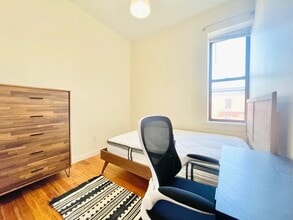 Building Photo - Furnished room/NOT APARTMENT