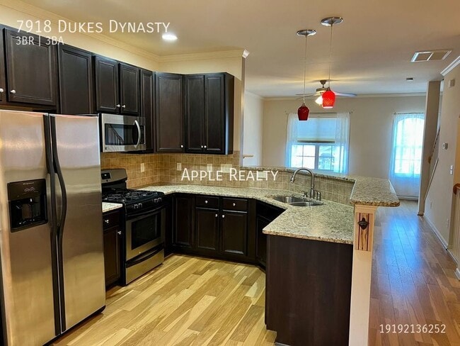 Foto del edificio - 7918 Dukes Dynasty Dr