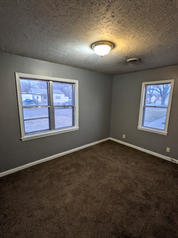 Building Photo - 860 Navaho Ave