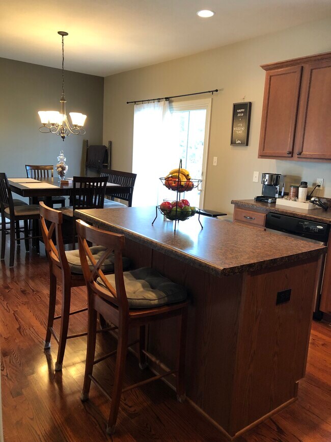 Open dining concept - 302 Marshall Heights Dr