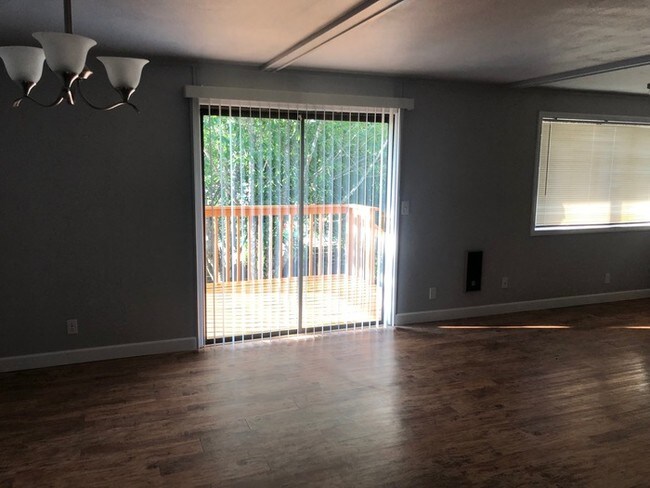 Building Photo - SPACIOUS SPLIT LEVEL HOME IN ORCHARDS