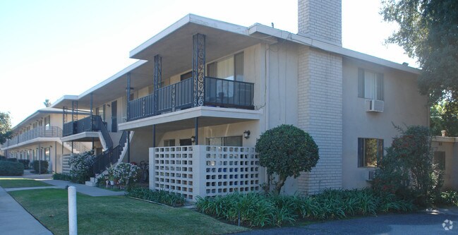 Building Photo - 356 Badillo St