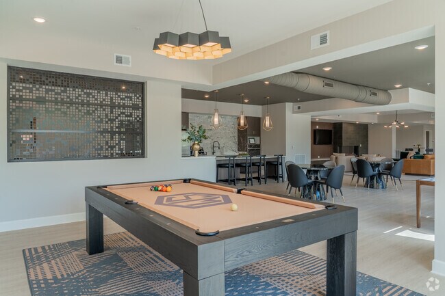 Casa club - Wakefield Station