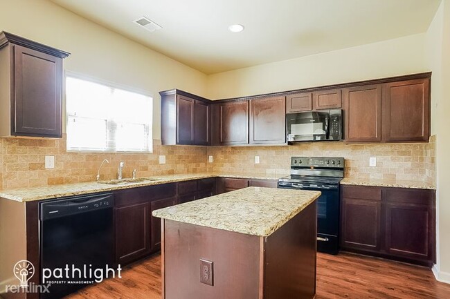 Building Photo - 4 br, 2.5 bath House - 124 Sims Court