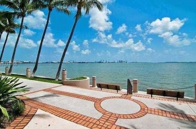 Foto del edificio - 540 Brickell Key Dr